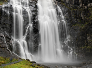Fototapeta na wymiar Skjervsfossen waterfall near Granvin and Voss in Norway
