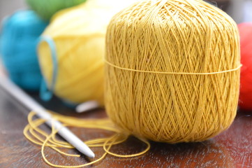 Gomitolo di cotone e ferro per lavorazione a maglia