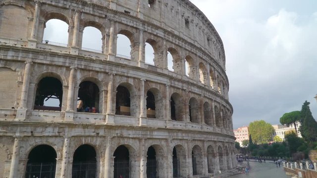 15831_The_historic_Colosseum_in_the_city_of_Rome.mov