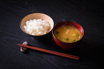 ごはんと味噌汁