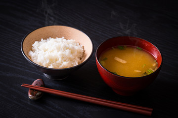 ごはんと味噌汁