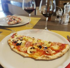 Italian pizza and wine of Toscana