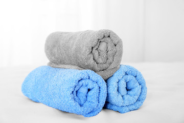 Obraz na płótnie Canvas Clean towels on bed