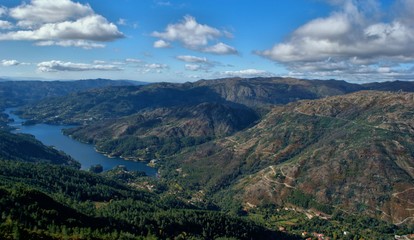 Vista sobre o rio Caldo