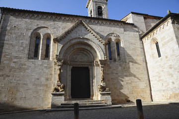 Fototapeta na wymiar Chiesa Collegiata dei Santi Quirico e Giulietta, San Quirico d'Orcia, Toscana, Italia