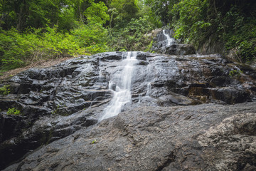 edkot waterfall in green