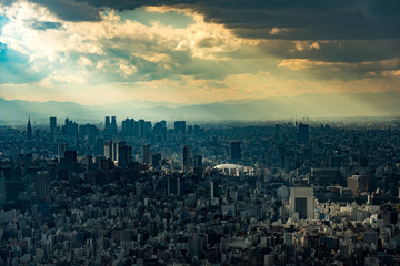 Naklejka na ściany i meble 光芒に照らされる東京の都心の風景