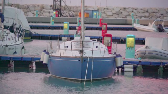 15939_The_blue_and_white_sailboat_on_the_port.mov