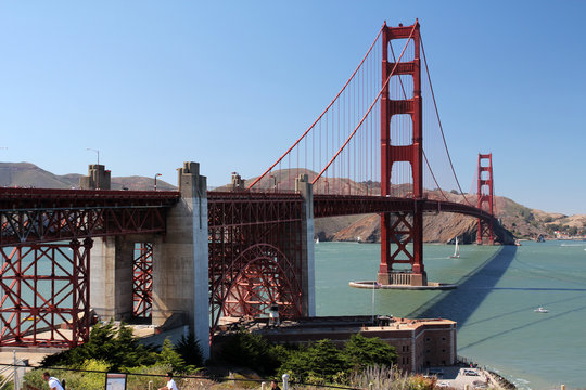 Golden Gate Bridge bei wolkenlosem Himmel und klarer Sicht .Where: San Francisco, USA.When: 18.07.2015.