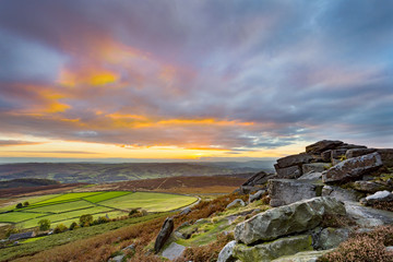 Sunset from Stanage Edge, in the Peak District National Park, Derbyshire, England, UK - obrazy, fototapety, plakaty