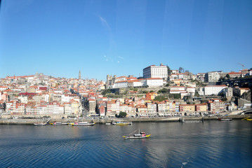 Fototapeta na wymiar Cais do Ribeira - skyline Porto