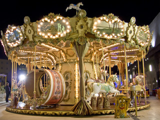 An old fashioned carousel at night © tempusfugit1980
