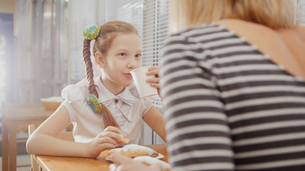 Fototapeta premium Mother with daughter having Breakfast