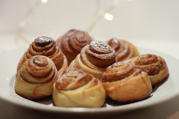 rolls with cinnamon in sugar powder with a garland