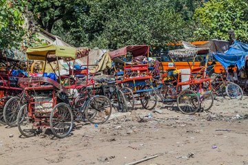 Fototapeta na wymiar DELHI, INDIA - OCTOBER 22, 2016: Group of cyclorickshaws in the center of Delhi, India.
