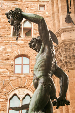 perseo with medusa head