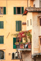 Fototapeta na wymiar houses on ponte vecchio