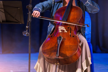 Woman playing the cello at the concert