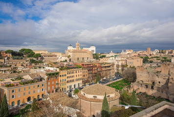 Fototapeta na wymiar Rome (Italy) - The cityscape from Palatino hill, with Altare della Patria monument