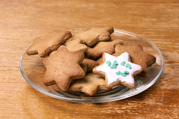 Beautiful star. Gingerbread Cookie. White glaze. Glass plate