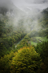 горы в облаках