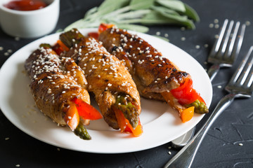Roll with meat and vegetables
