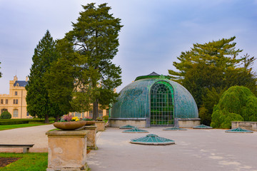 Obraz premium Golden autumn in old park