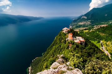 Blick &uuml;ber das Monte Castello zum Gardasee