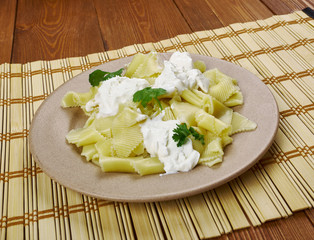 Hungarian Cottage Cheese Noodles