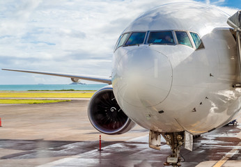 avion à réaction sur le tarmac aux Seychelles 