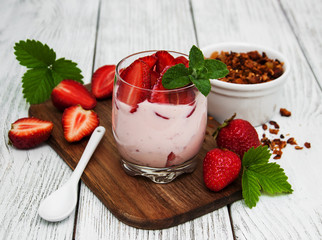 granola,  fresh strawberry and yogurt