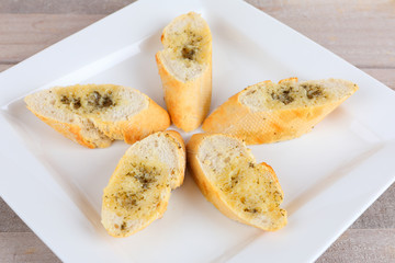 Baguette mit Kräuterbutter