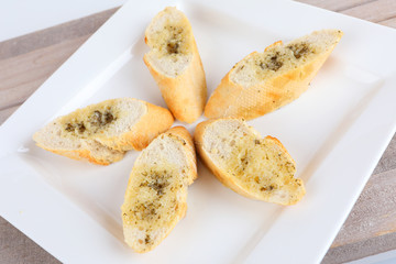 Baguette mit Kräuterbutter