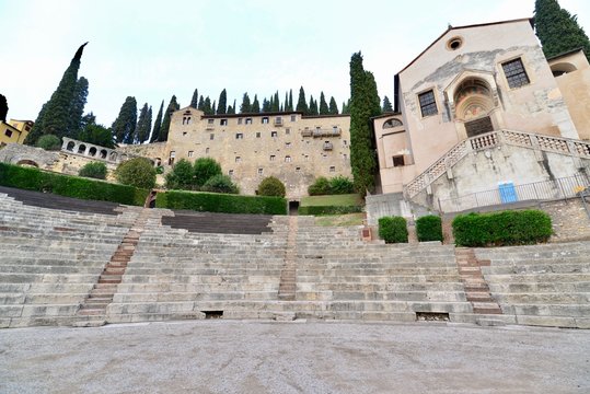 イタリアのヴェローナとパヴィア