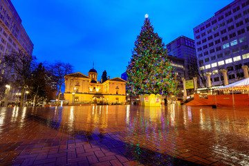 Pioneer Courthouse with christmas tree on a rainy winter night
