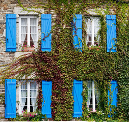 Fototapeta na wymiar Ivy covered house in Le Conquet in Finistere, Brittany, (Bretagne), France