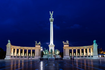 Fototapeta na wymiar Night photo of Heroes Square in Budapest, Hungary