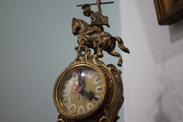 Orologio antico in metallo