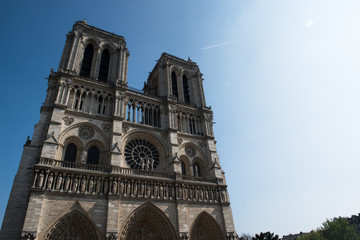 Fototapeta na wymiar Die Türme von Notre Dame Paris