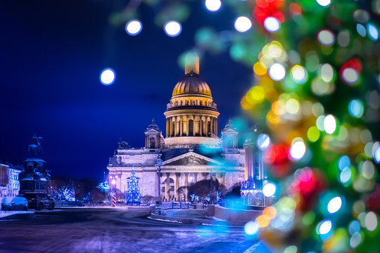 New Year's lights in St. Petersburg. Christmas decorations at the St. Isaac's Cathedral. New Year's city. SAINT PETERSBURG. Russia.