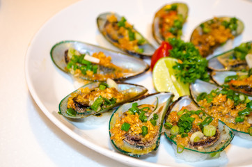 Mussels with spicy sauce and herbs