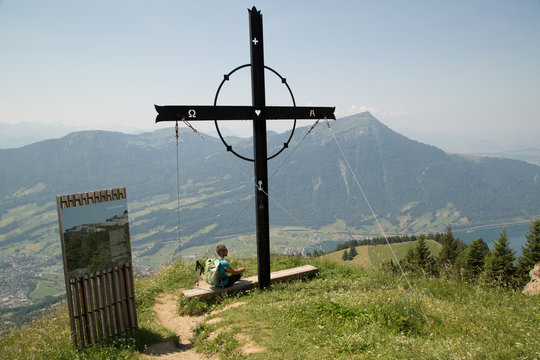 Junger Wanderer am Gnipen, Rossberg, Schweiz