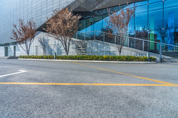 Obraz premium city empty traffic road with cityscape in background.