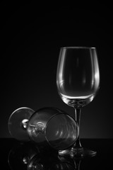Upright wine glass, fallen wine glass