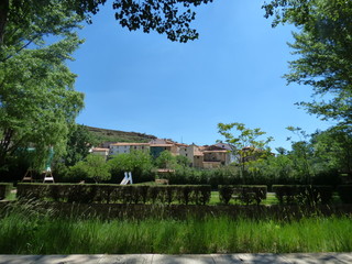 Fototapeta na wymiar Villarroya de los Pinares, pueblo de Teruel en la Comunidad Autónoma de Aragón, España