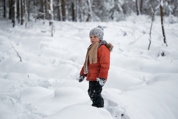 Fototapeta na wymiar a boy in a knitted winter hat.
