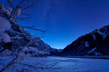Klöntal Klöntalersee Abenddämmerung blaue Stunde Winter Schnee Sternenhimmel Berge