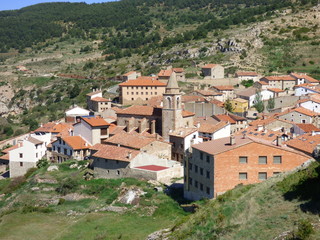 Obraz premium Gúdar Pueblo de Teruel, en la Comunidad Autónoma de Aragón, España