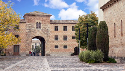 Fototapeta premium Poblet. Entrée de l'abbatiale Santa Maria . Catalogne, Espagne