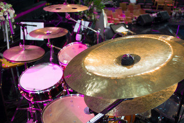 Fototapeta na wymiar drum set and music notes in concert studio